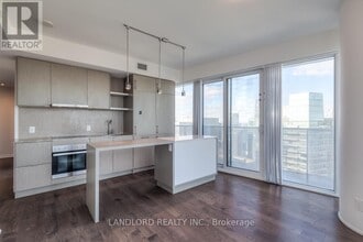 Building Photo - 100 Harbour St