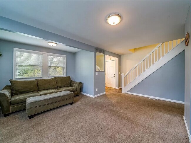 Living Room - 330 E Chestnut St