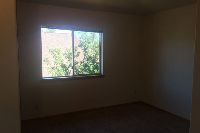 Building Photo - h1121