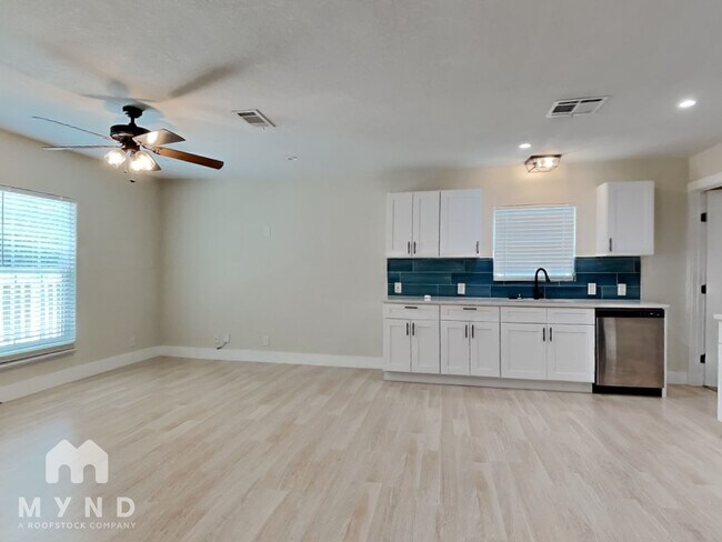 Building Photo - 115 Fredonia St