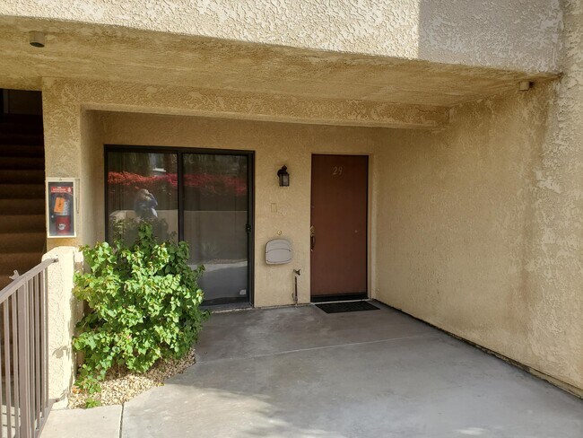 Building Photo - 200 E Racquet Club Rd