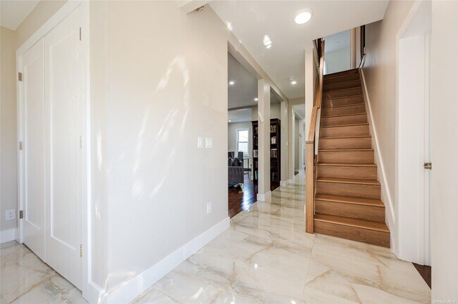Foto del edificio - 223 Hickox Ave