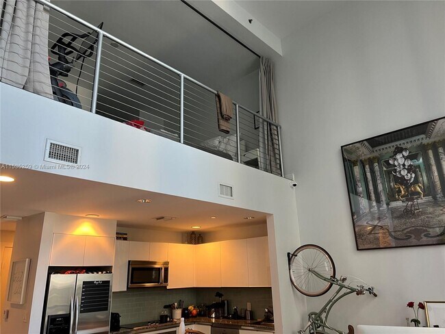 Building Photo - 1050 Brickell Ave
