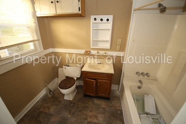 Building Photo - 2115 Dumesnil St