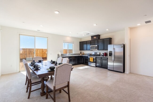 Building Photo - Spacious 4BR House in Rancho Cordova
