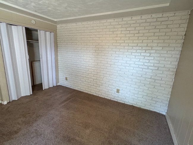 Building Photo - 4664 US-30