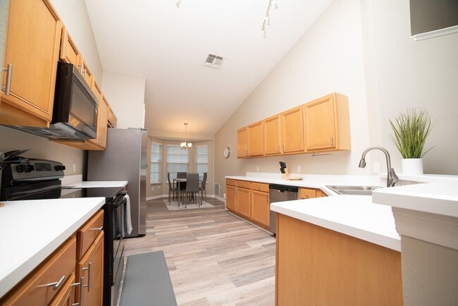 Foto del edificio - 7900 Canary Palm Ct