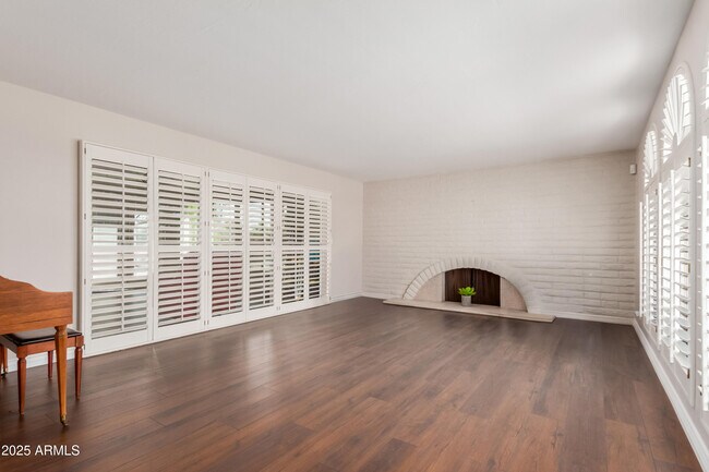 Foto del edificio - 481 W Half Moon Way
