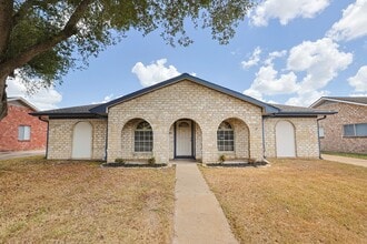 Building Photo - 815 Park Meadow Dr