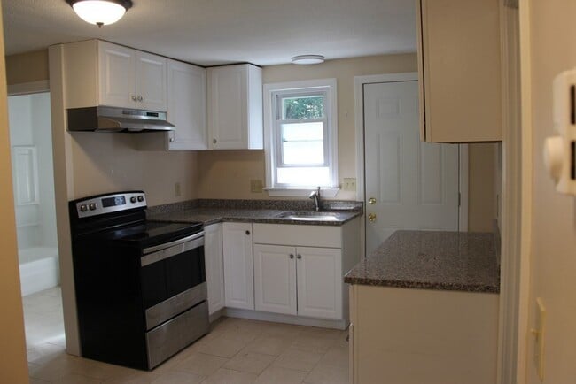 Building Photo - 15 Conant St