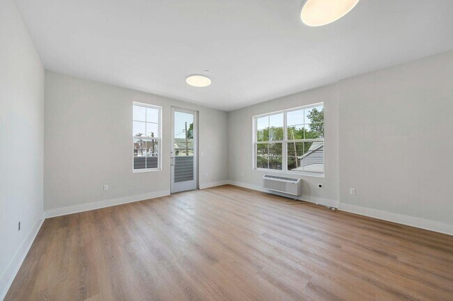 Foto del edificio - 247 Parker Ave