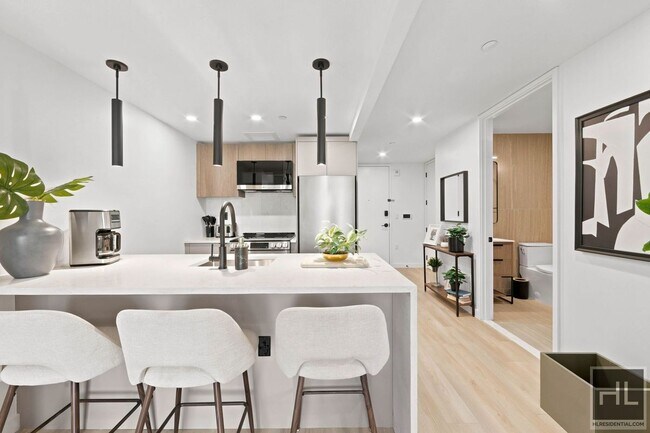 Foto del edificio - New-Construction 1BR with Island Kitchen & W/D