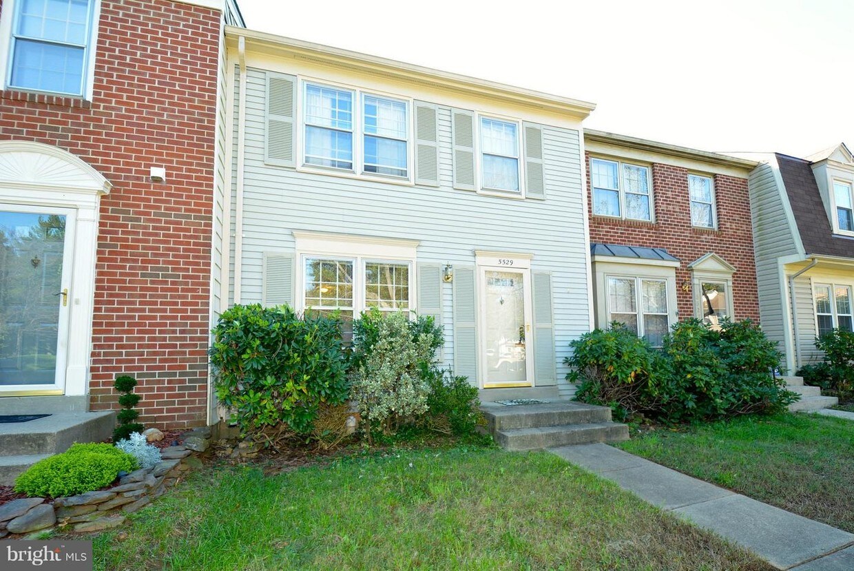 5529 Cabat Lake Ct, Fairfax, VA 22032 Townhouse for Rent in Fairfax, VA