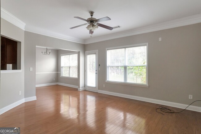 Foto del edificio - 1304 Blackstone Way