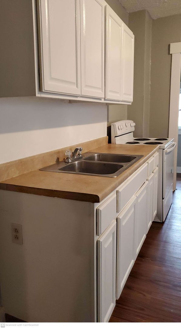 Foto del edificio - 132-134 Volkenand Ave