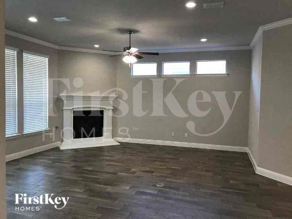 Building Photo - 15121 Gladstone Dr