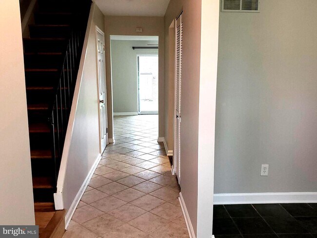 Building Photo - 3503 Golf View Dr