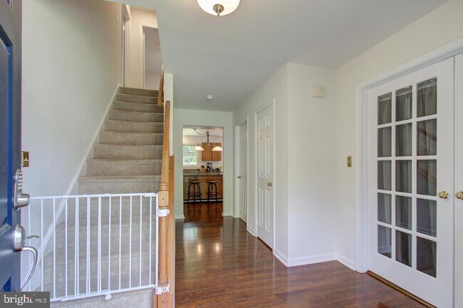 Building Photo - 6 Summerwood Dr