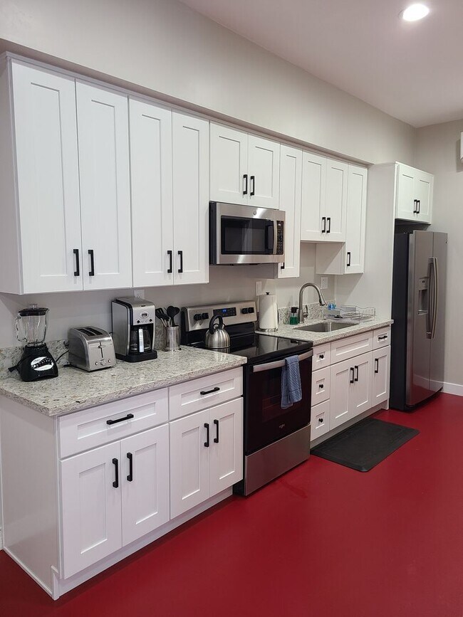 Foto del edificio - 2 bed 1 bath "fully furnished" monthly ADU...