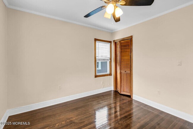 Building Photo - 705 7th Ave