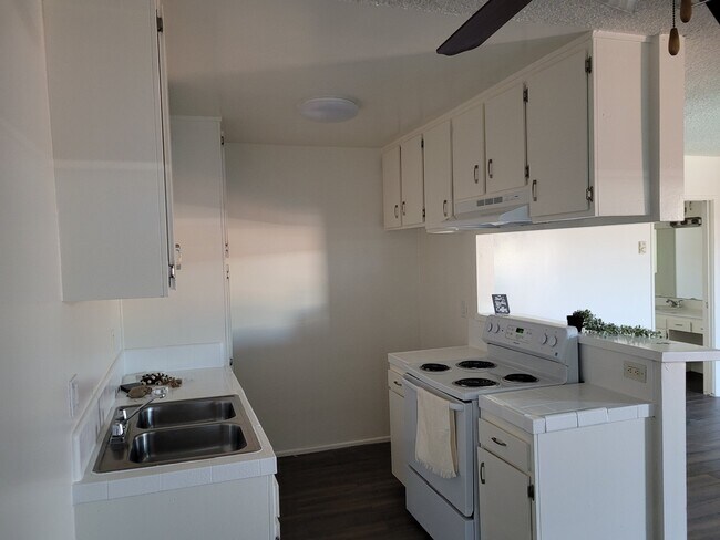Building Photo - 8135 Langdon Ave