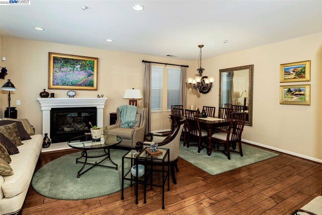 Building Photo - 5880 Hillbrook Pl
