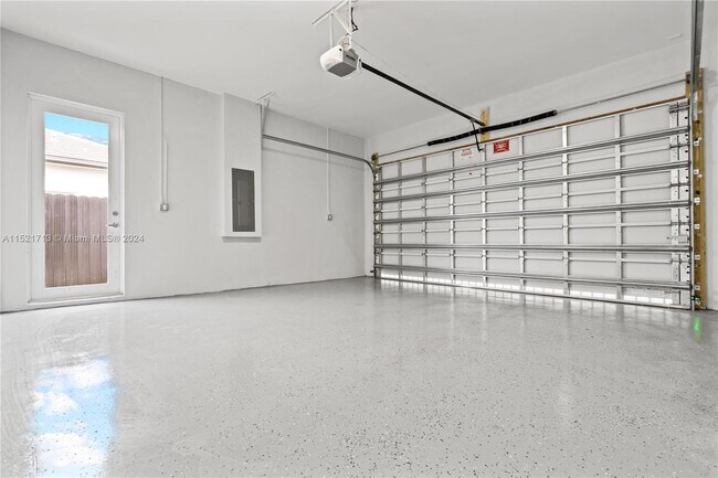 Foto del edificio - 21400 Old Cutler Rd