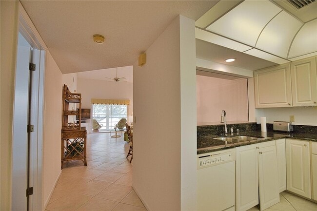 Building Photo - 766 Village Cir