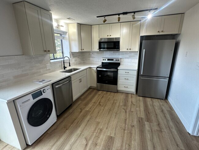 Fully Equipped Kitchen - 100 Cove Blvd