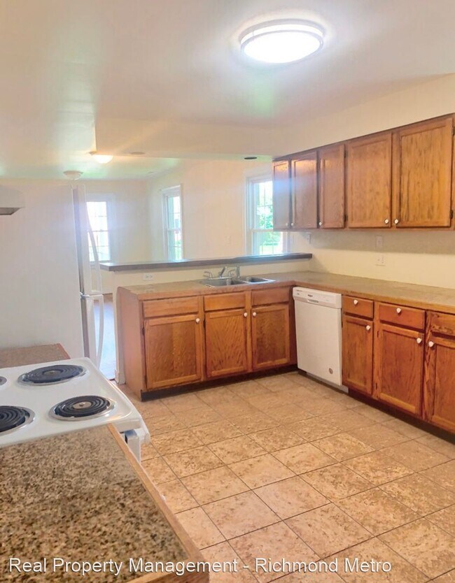 Foto del edificio - 3 br, 2 bath House - 5213 Bloomingdale Avenue
