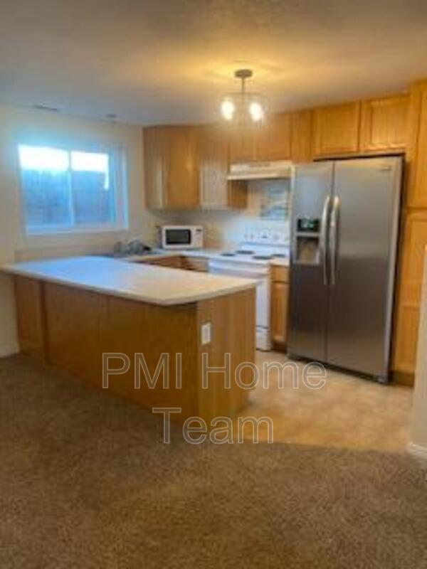 1095 Nalder St, Layton, UT 84040 House Rental in Layton, UT