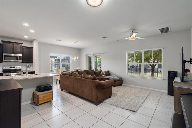 Foto del edificio - 516 E Slaughter Ln