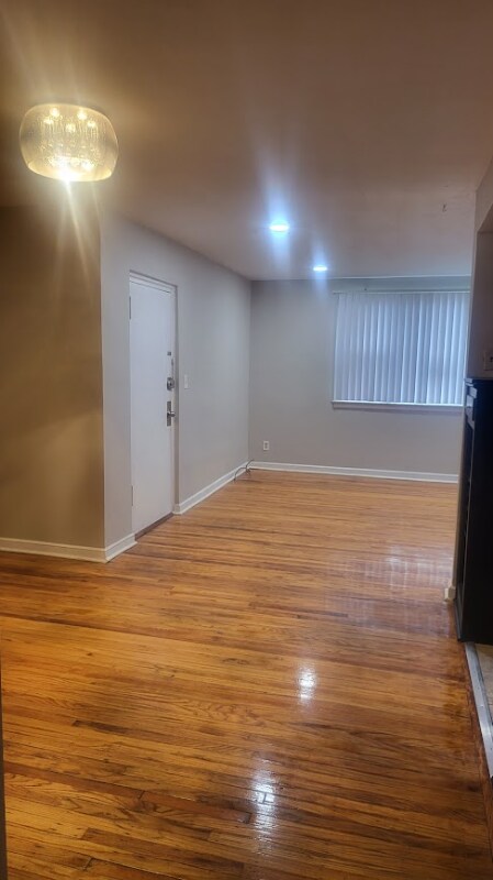 Foto del edificio - 8304-8306 Pickering Ave