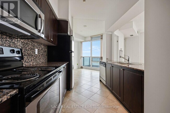 Building Photo - 1411-215-3215 Fort York Blvd