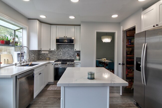 Foto del edificio - 940 223rd Pl NE