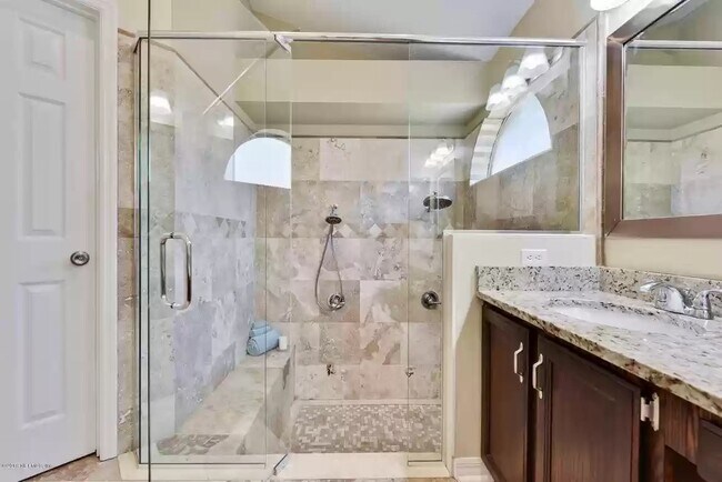 Foto del edificio - 8563 Wyndhurst Dr