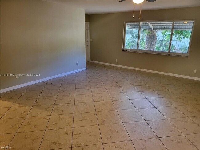 Building Photo - 3 br, 2 bath House - 4331 SW 54th Ct # B