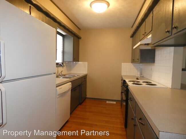 Building Photo - 3 br, 1.5 bath House - 1910 W Greenfield