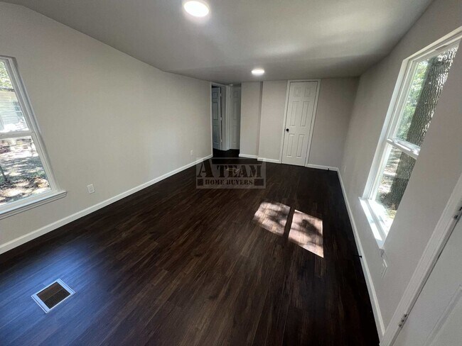 Building Photo - Beautiful Remodeled 3 Bed 1.5 Bath