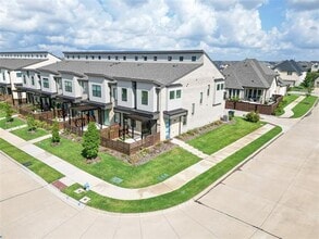 Building Photo - 3661 Rosemont Dr