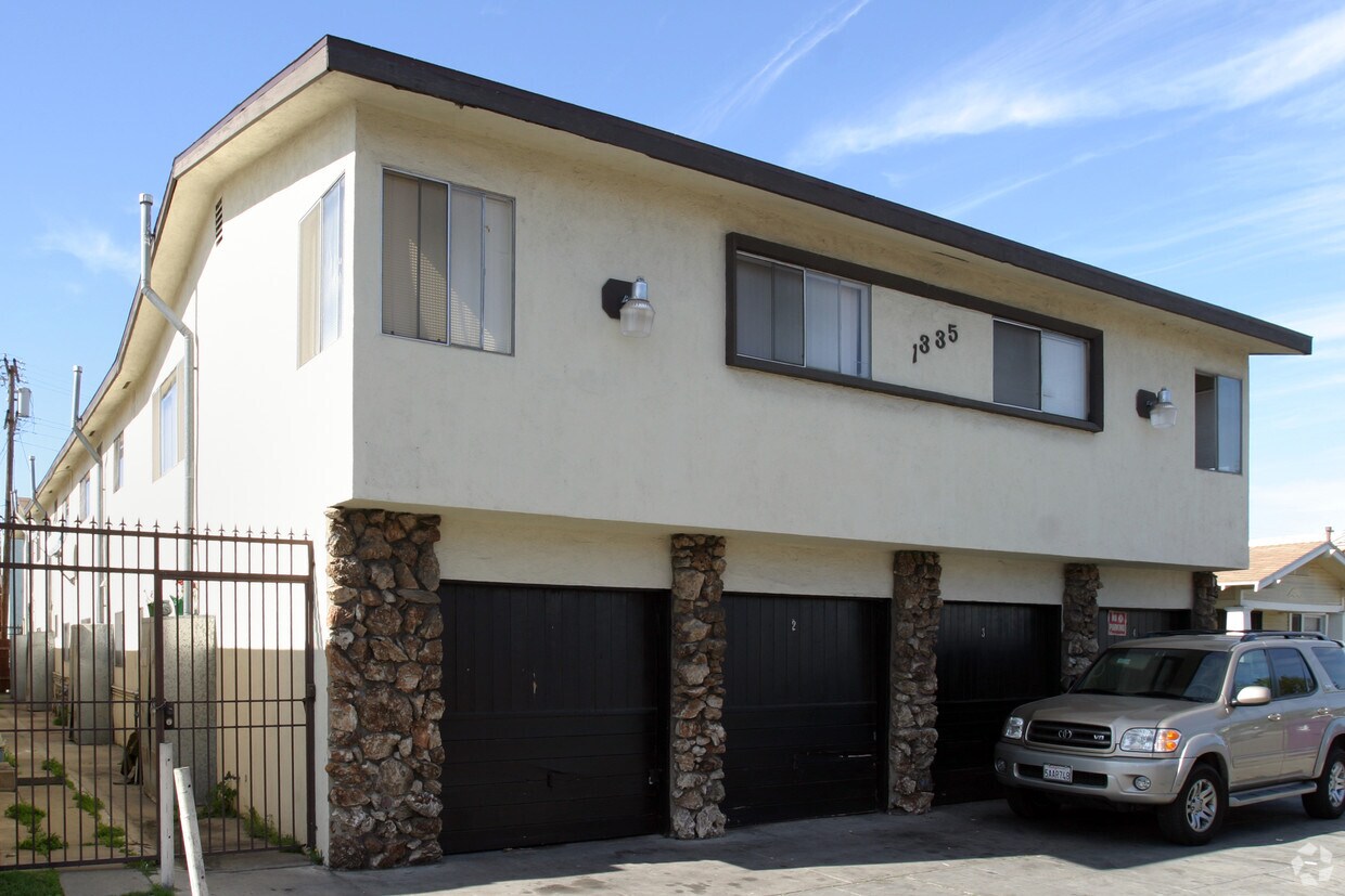 Foto principal - 1335 Stanley Avenue
