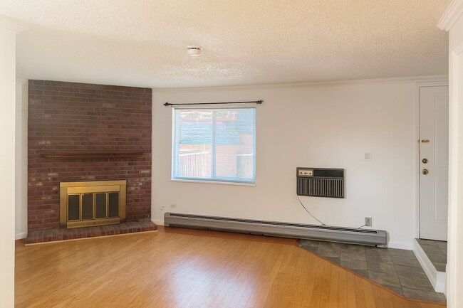 Foto del edificio - 5491 E Warren Ave