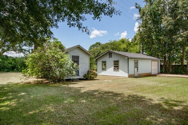 Building Photo - 33 Cedar Knoll