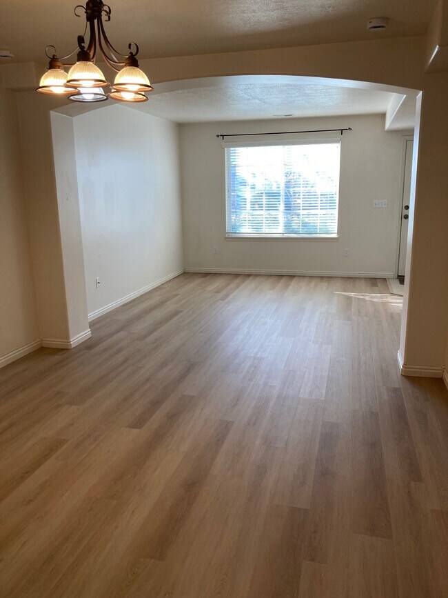 Área de estar - 1440 Cobblestone Ln