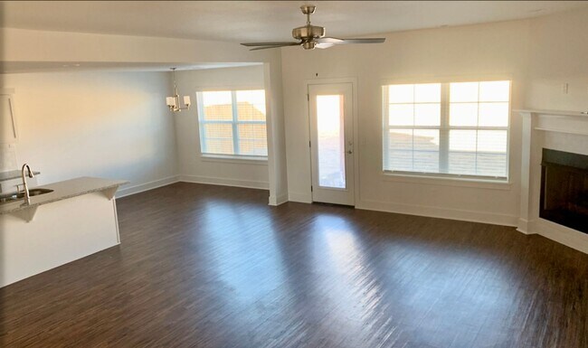 Building Photo - Spacious Luxury 4 Bedroom Home Springdale ...
