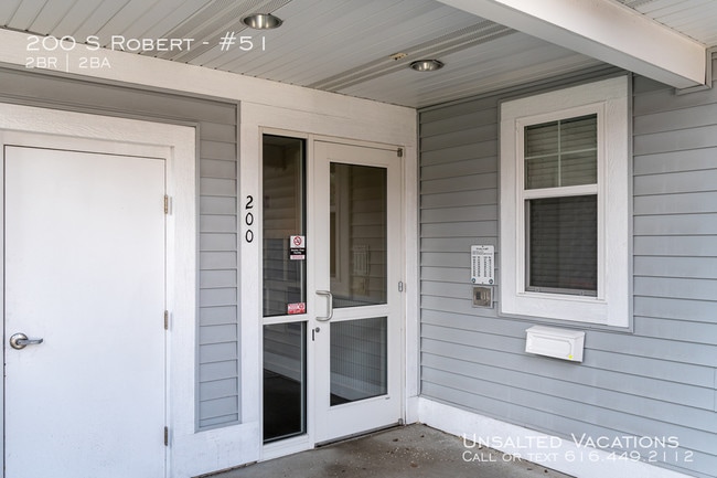 Building Photo - Beautiful Ludington Condo with Marina Views