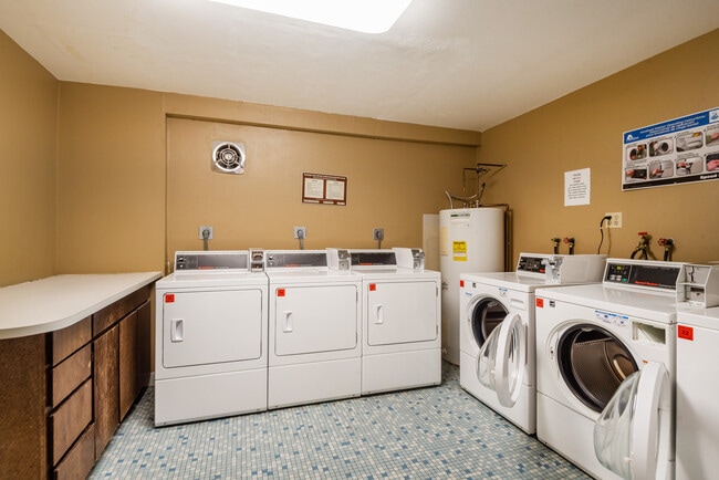 Foto del edificio - 960 E 100 S