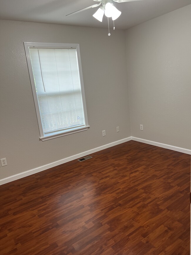 Building Photo - 135 Mockingbird Ln