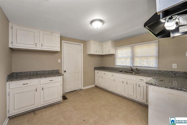 Building Photo - 611 Highland Ave