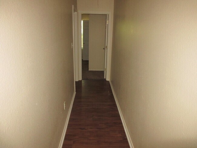 Foto del edificio - 4528 Cole Dr